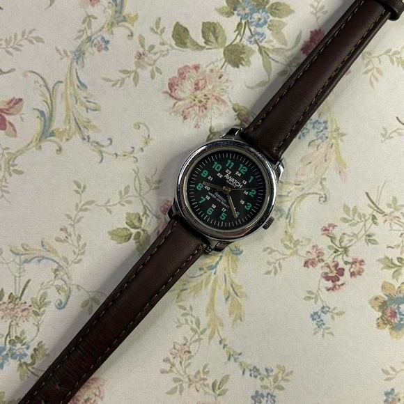 🐞Classic Dainty Leather Band Watch🐞 - Picture 3 of 8